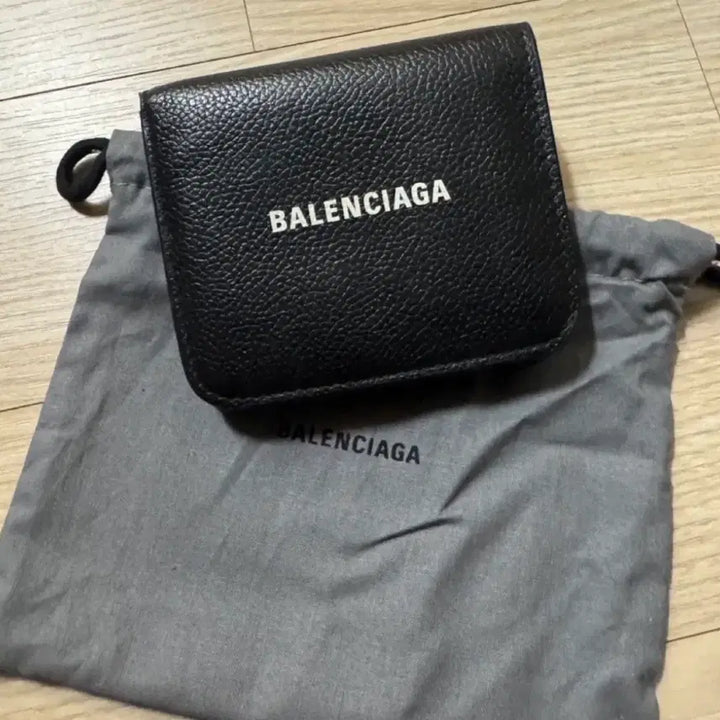[BUNJANG] Balenciaga Black Bi-fold Wallet with Dust Bag / 발렌시아가 블랙 반지갑 + 더스트백