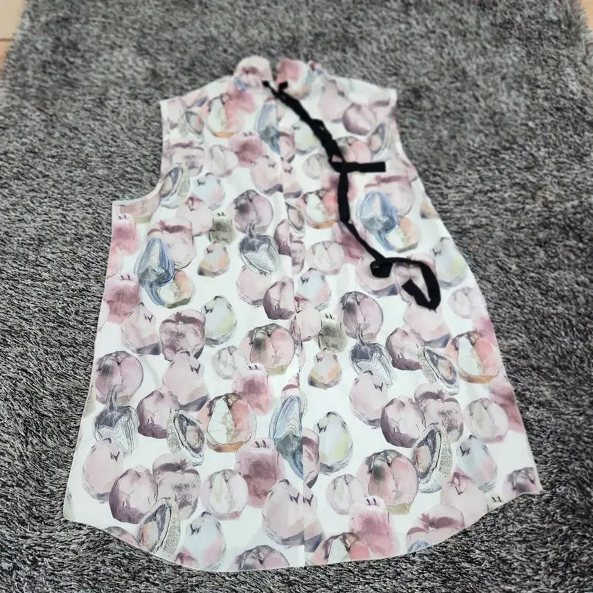 [BUNJANG] Kuho Frill Neck Sleeveless Blouse / 구호 프릴넥나시 블라우스 55
