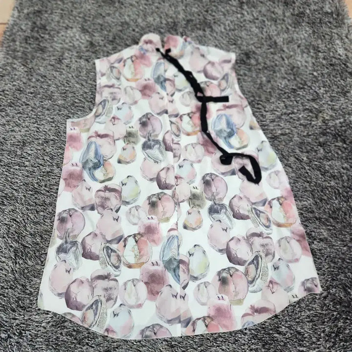 [BUNJANG] Kuho Frill Neck Sleeveless Blouse / 구호 프릴넥나시 블라우스 55