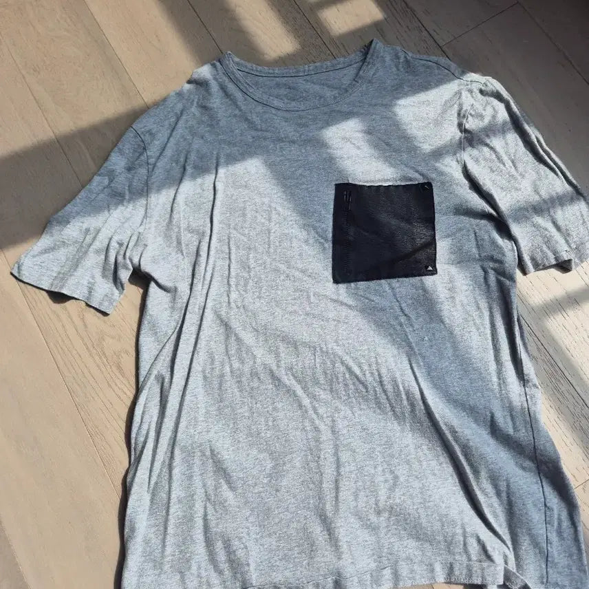 [BUNJANG] System Homme Grey Leather Pocket Short Sleeve T-Shirt / 시스템옴므 회색 가죽 포켓 반팔 티셔츠