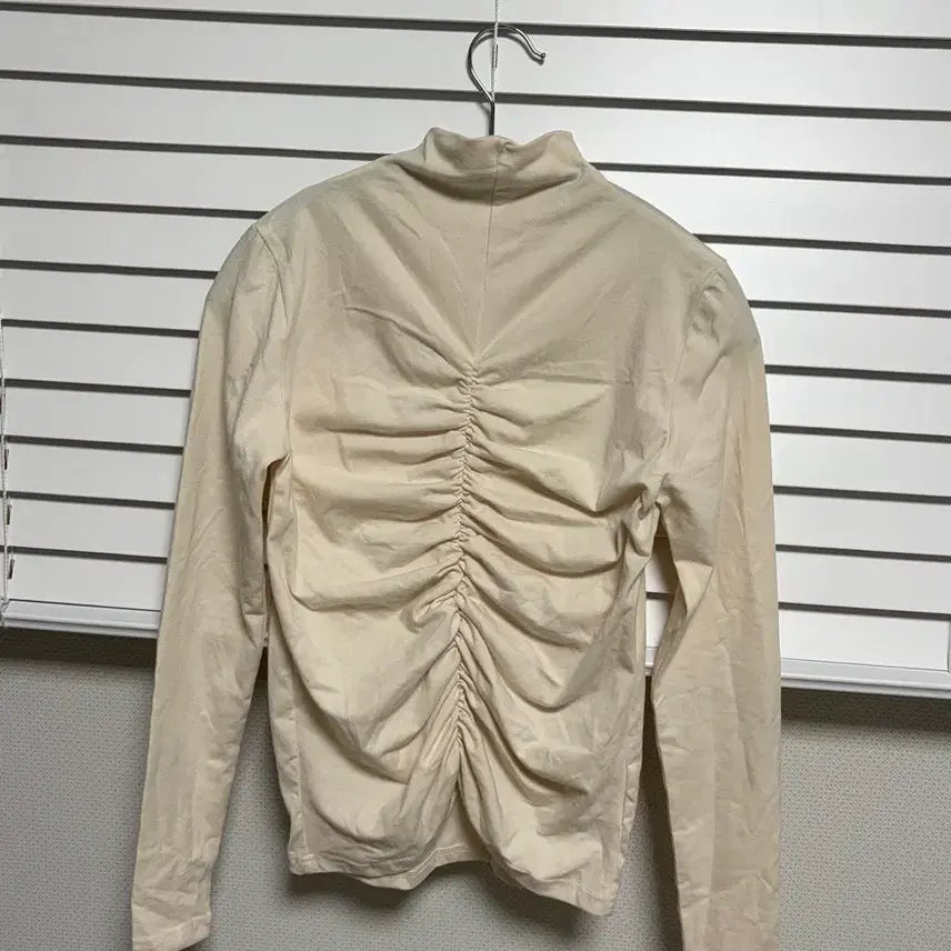 [BUNJANG] Beige Shirred Mock Neck Long Sleeve T-shirt / 베이지 셔링 반목 긴팔