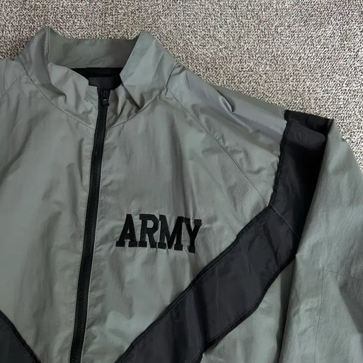 [SOLD OUT] Ipfu ARMY 바람막이 복각 dafeili