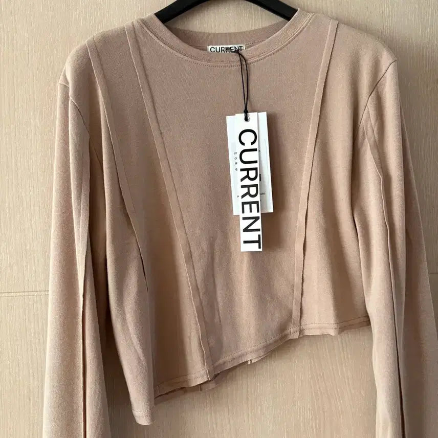 [SOLD OUT] 커렌트 크롭 롱슬리브 티셔츠 (새상품)