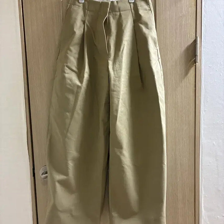 [BUNJANG] Studio Nicholson DORDONI Pants Tan Size 0 / 스튜디오니콜슨 도르도니 탄 컬러 8사이즈(0사이즈)