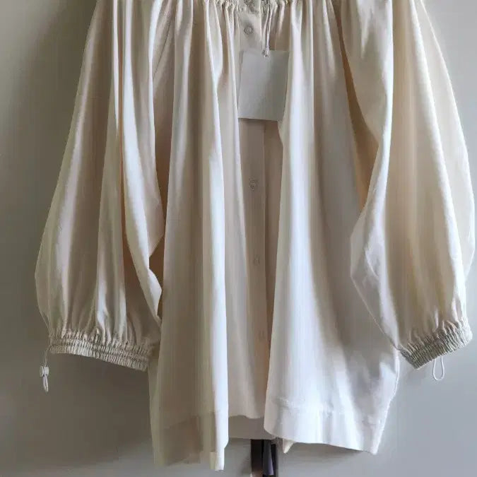 [SOLD OUT] COS 코스 아이보리 블라우스 새상품