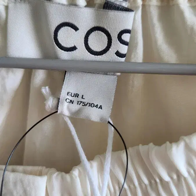 [SOLD OUT] COS 코스 아이보리 블라우스 새상품