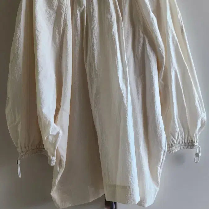 [SOLD OUT] COS 코스 아이보리 블라우스 새상품