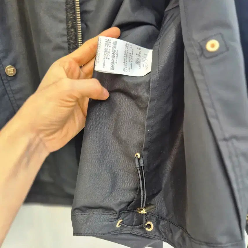 [SOLD OUT] 에스까다 26SS  블랙 후드 바람막이 L