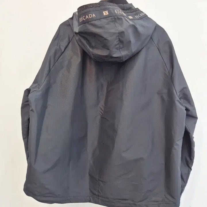 [SOLD OUT] 에스까다 26SS  블랙 후드 바람막이 L