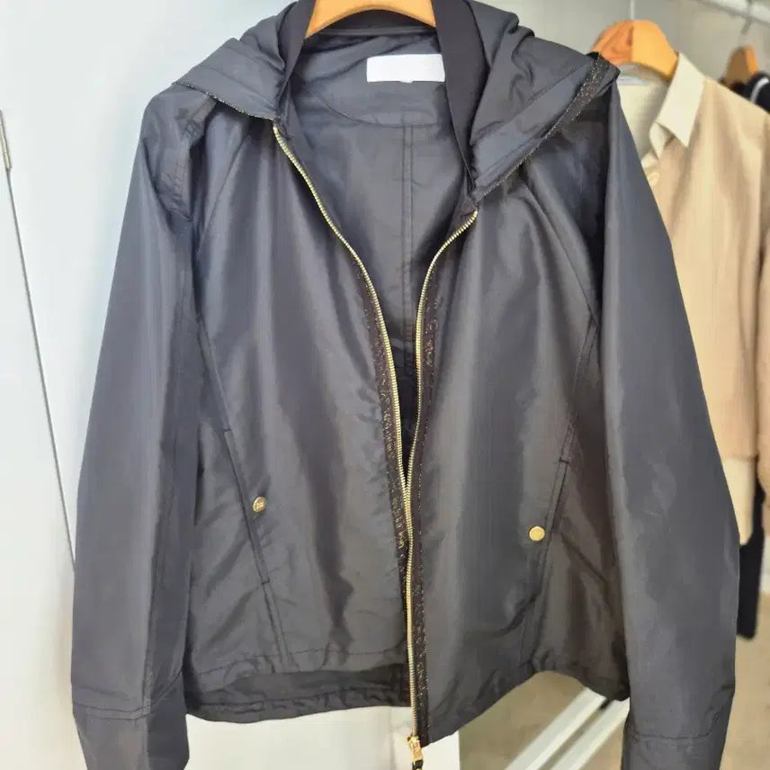 [SOLD OUT] 에스까다 26SS  블랙 후드 바람막이 L