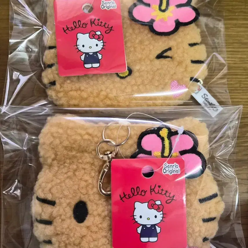 [BUNJANG] Sanrio Hello Kitty "Poonggi" Pouch Coin Purse with Keychain / 산리오 헬로키티 얼굴 뽀글이 파우치 동전지갑 키링/ 태닝키티
