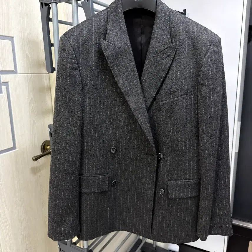 [BUNJANG] H&amp;M Blazer Charcoal Gray Pinstripe Jacket / H&amp;M 블레이저