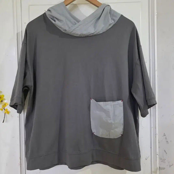 [SOLD OUT] 여름  고급스러운  후드 티 셔츠   새상품  가슴단면