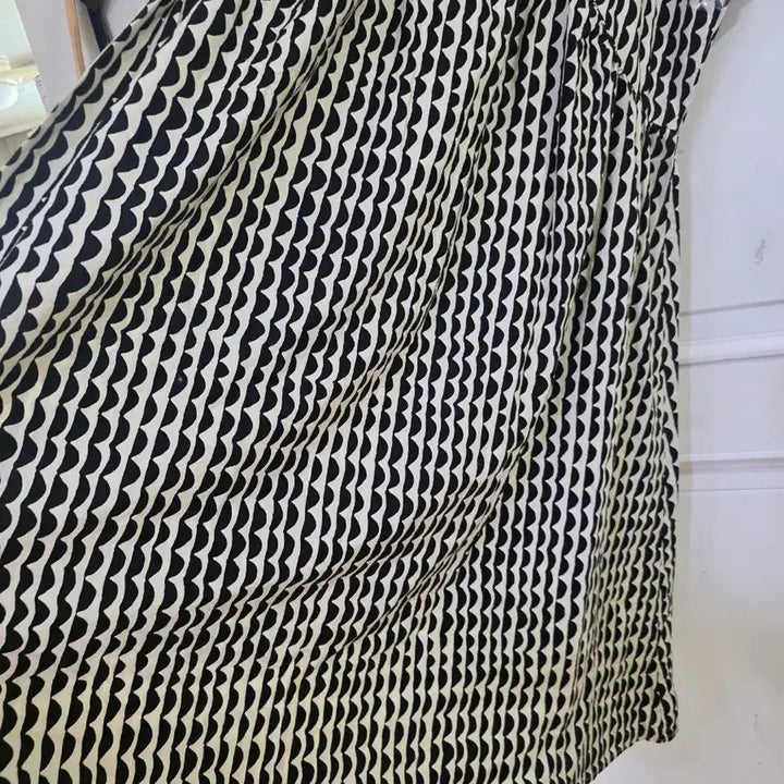[SOLD OUT] 여름 시원한 고급스러운  바스락 면 롱원피스  깨끗해요 가슴단면 61