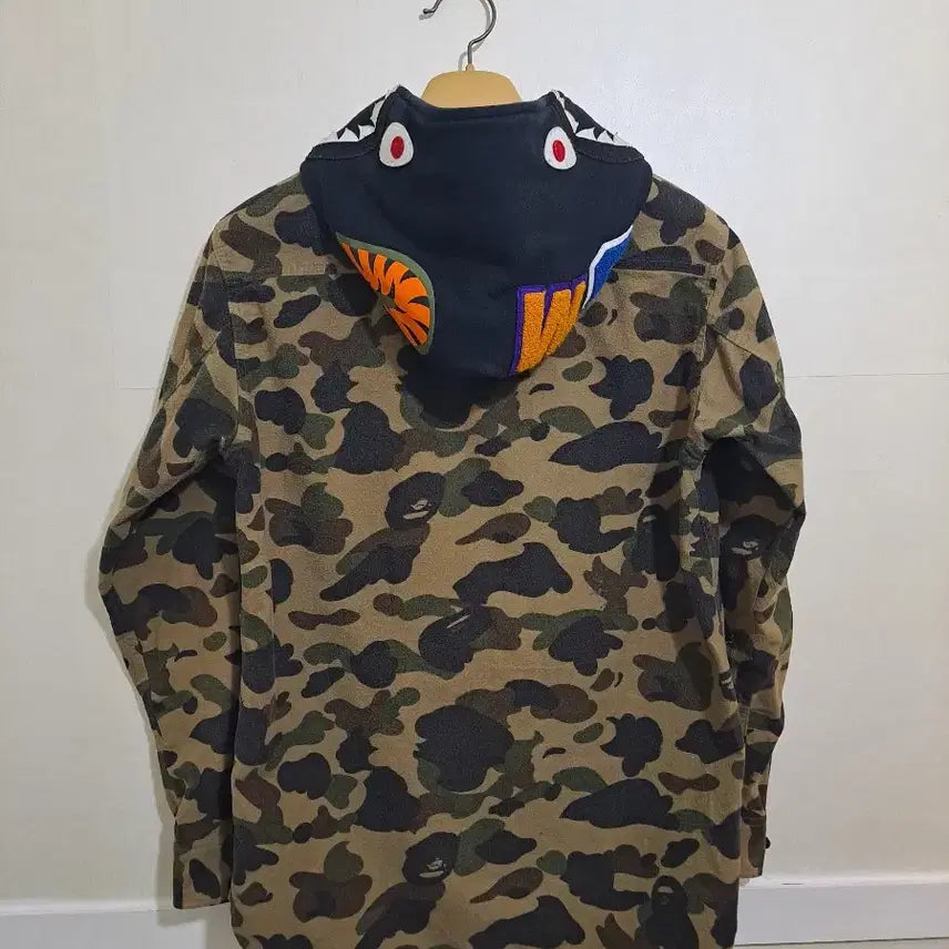 [BUNJANG] BAPE Shark Camo Hoodie Shirt Size 95 / BAPE 베이프 샤크 후드 카모 셔츠 95사이즈