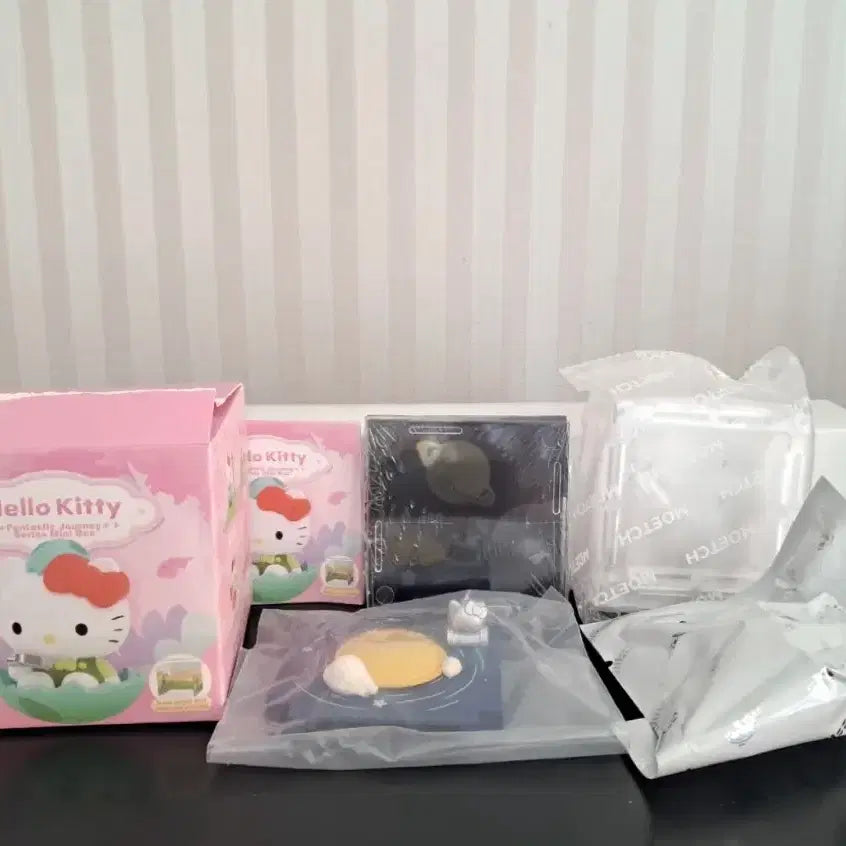 [BUNJANG] Sanrio Hello Kitty Space Travel Figure (Secret) [Sealed] / 산리오 히든 희귀템 시크릿 우주여행 헬로키티 피규어 풀박스 새상품