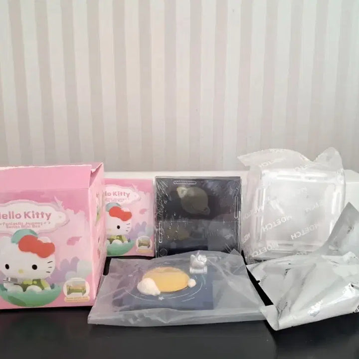 [BUNJANG] Sanrio Hello Kitty Space Travel Figure (Secret) [Sealed] / 산리오 히든 희귀템 시크릿 우주여행 헬로키티 피규어 풀박스 새상품