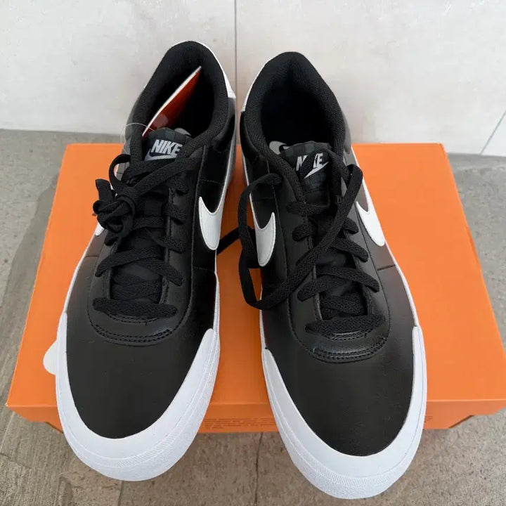 [BUNJANG] Nike Court Vision Low Black White Sneakers / 나이키신발Court Vision 로우 블랙 화이트