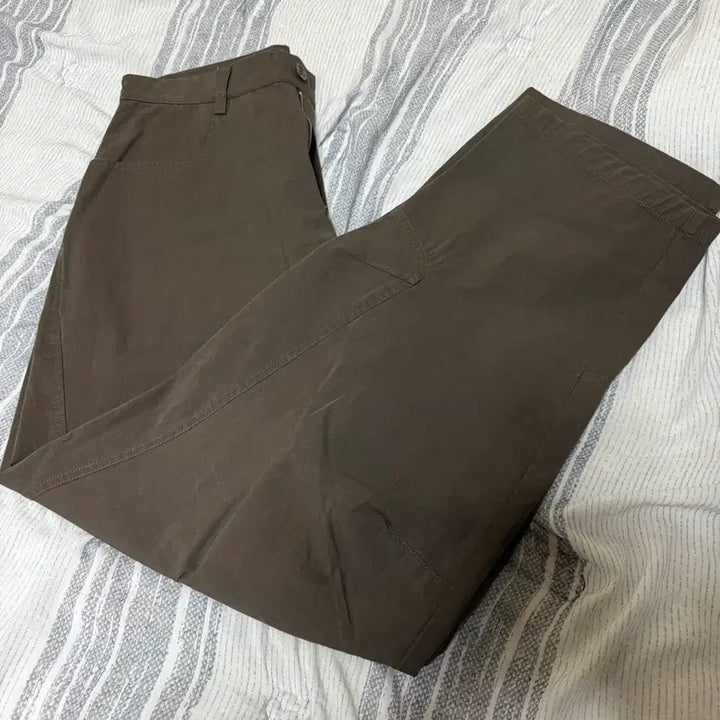 [BUNJANG] Known Curved Chino Pants Khaki Brown / (0) 노운 커브드 치노 팬츠 카키 브라운