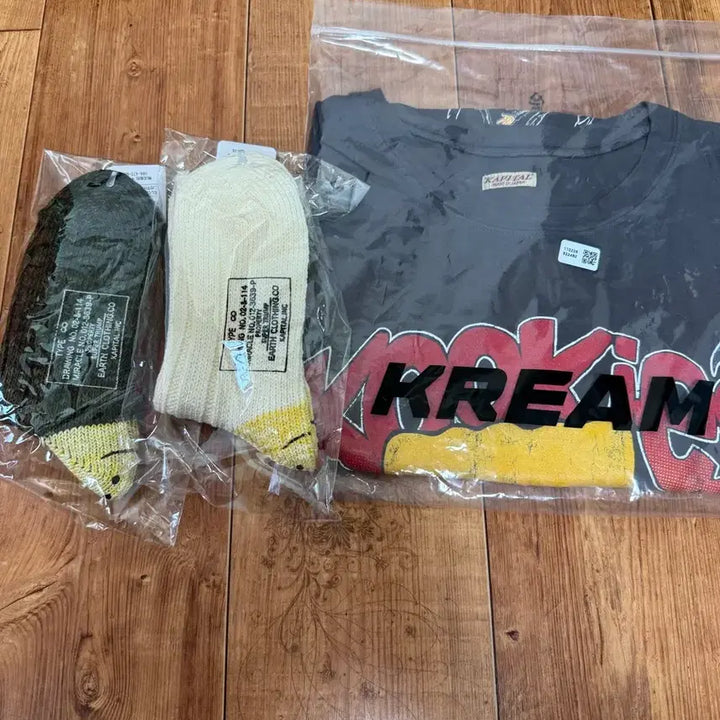 [BUNJANG] Capital Kookies Tank Top &amp; Socks Bundle / 캐피탈 kookies 나시 ,양말 일괄