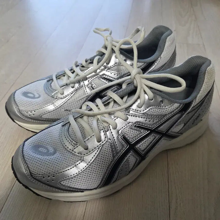 [BUNJANG] Asics Jog 100S White Black Sneakers / 아식스 조그100s 화이트블랙 240 시착상품