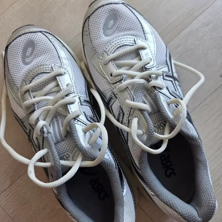 [BUNJANG] Asics Jog 100S White Black Sneakers / 아식스 조그100s 화이트블랙 240 시착상품