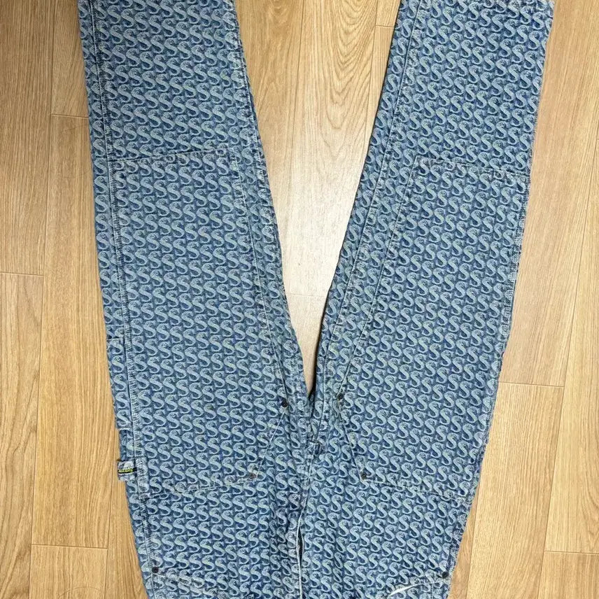 [BUNJANG] Supreme Monogram Double Knee Denim Painter Pants / 슈프림 모노그램 더블 니 데님