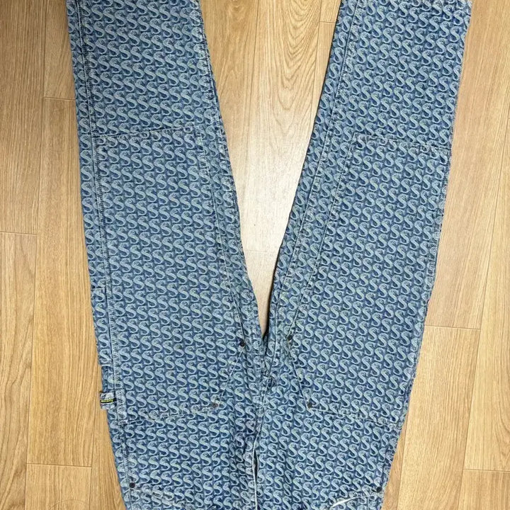 [BUNJANG] Supreme Monogram Double Knee Denim Painter Pants / 슈프림 모노그램 더블 니 데님