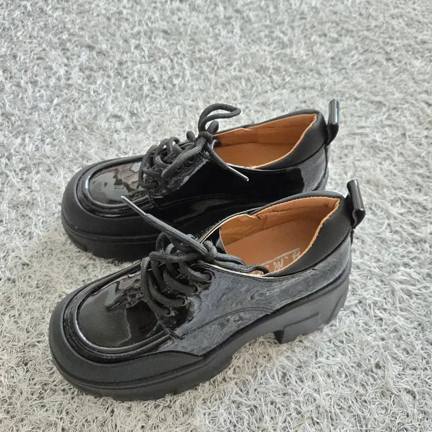 [BUNJANG] Black Patent Leather Platform Loafers 240 / 