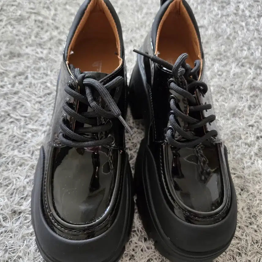 [BUNJANG] Black Patent Leather Platform Loafers 240 / 