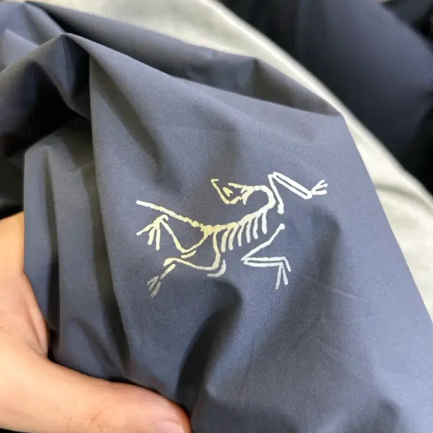 [SOLD OUT] 마지막 가격아크테릭스 네이비 바람막이 자켓(소프트쉘)
