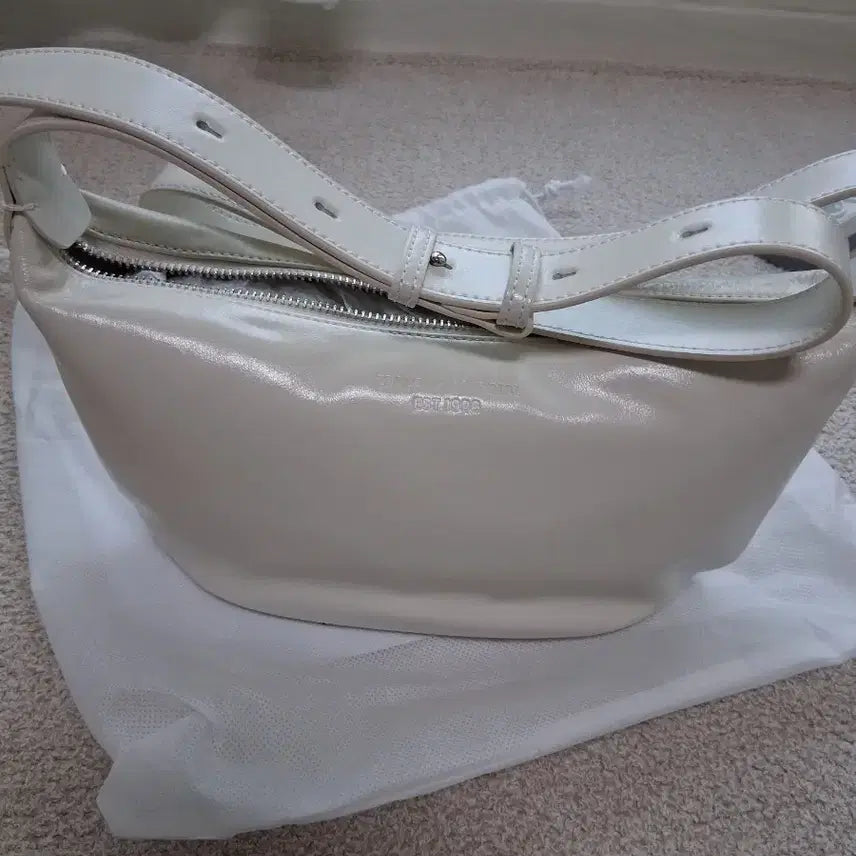 [BUNJANG] Zooc Hobo Bag Ivory Shoulder/Crossbody Bag / 주크  호보백 아이보리(새상품)