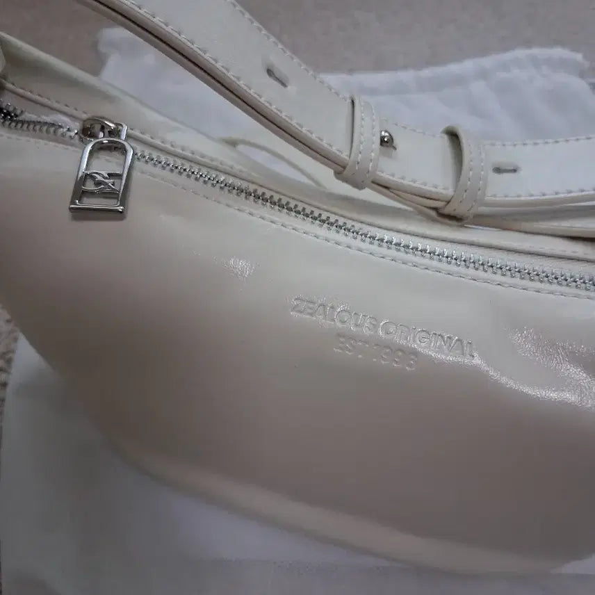 [BUNJANG] Zooc Hobo Bag Ivory Shoulder/Crossbody Bag / 주크  호보백 아이보리(새상품)