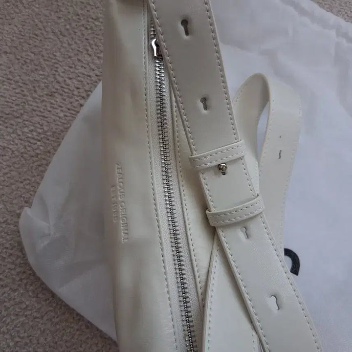 [BUNJANG] Zooc Hobo Bag Ivory Shoulder/Crossbody Bag / 주크  호보백 아이보리(새상품)