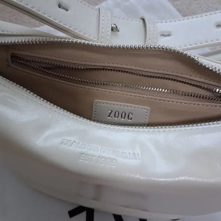 [BUNJANG] Zooc Hobo Bag Ivory Shoulder/Crossbody Bag / 주크  호보백 아이보리(새상품)