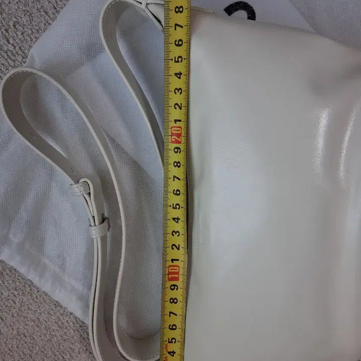 [BUNJANG] Zooc Hobo Bag Ivory Shoulder/Crossbody Bag / 주크  호보백 아이보리(새상품)