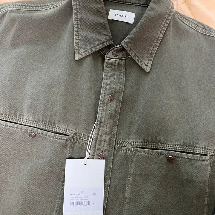 [BUNJANG] Lemaire Snap Denim Shirt Snow Olive 46 Size / 르메르 스냅 데님 셔츠 스노우 올리브 컬러 46사이즈 새상품 판매합니다.
