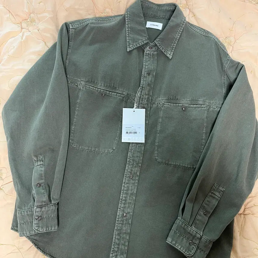 [BUNJANG] Lemaire Snap Denim Shirt Snow Olive 46 Size / 르메르 스냅 데님 셔츠 스노우 올리브 컬러 46사이즈 새상품 판매합니다.
