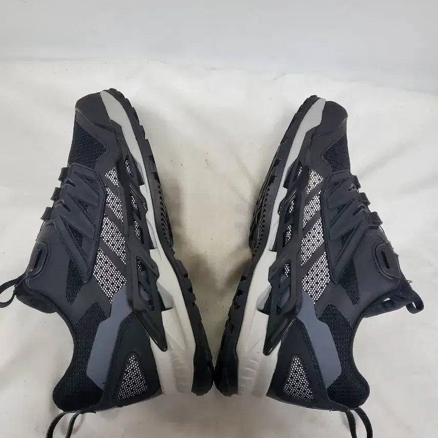 [SOLD OUT] K2 트레킹화 등산화 정품 250사이즈 미사용