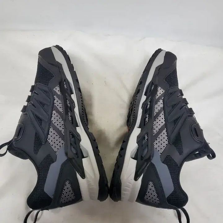 [SOLD OUT] K2 트레킹화 등산화 정품 250사이즈 미사용
