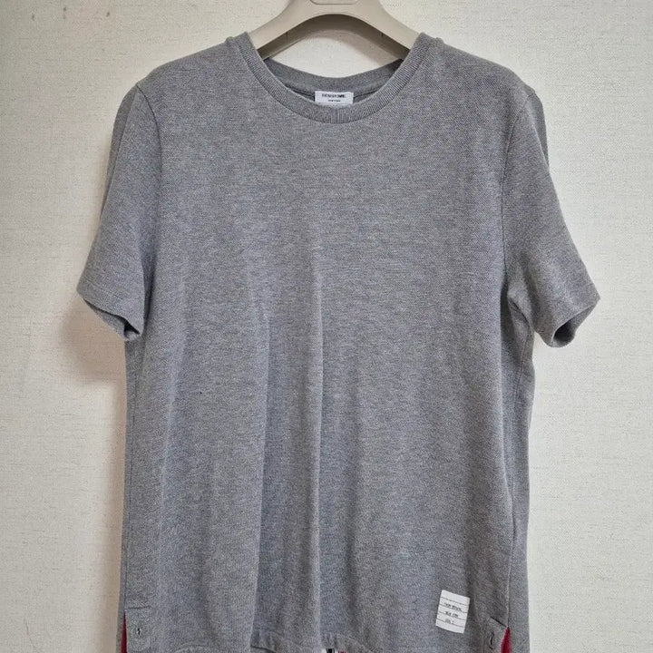 [BUNJANG] Thom Browne Three-Stripe Tab Short-Sleeve T-Shirt Grey / 톰브라운 삼선 탭 반팔 티셔츠 그레이 (정품)