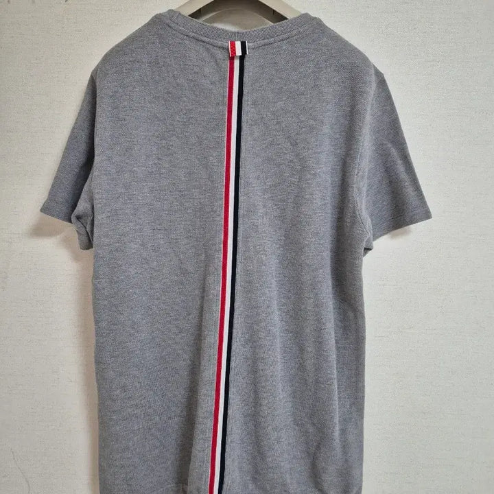 [BUNJANG] Thom Browne Three-Stripe Tab Short-Sleeve T-Shirt Grey / 톰브라운 삼선 탭 반팔 티셔츠 그레이 (정품)