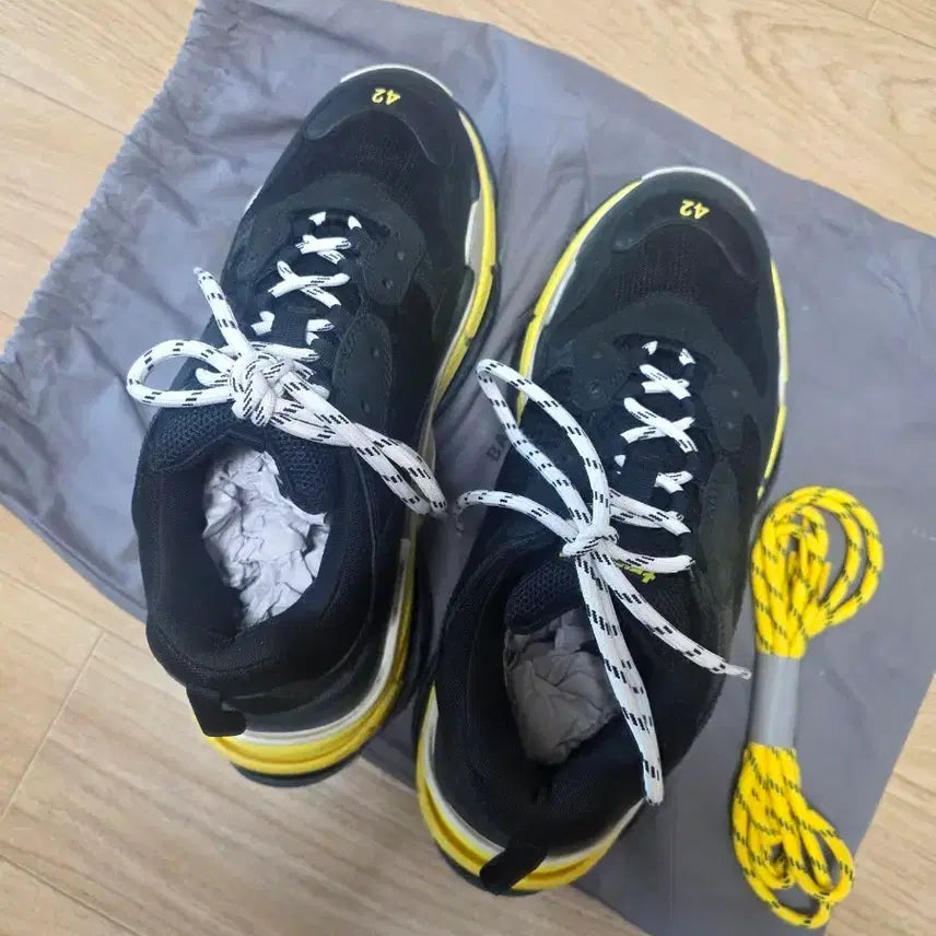 [SOLD OUT] 발렌시아가 트리플S 블랙/옐로우 42 사이즈