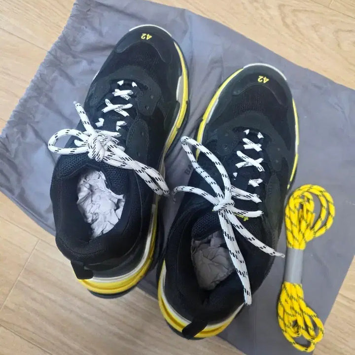 [SOLD OUT] 발렌시아가 트리플S 블랙/옐로우 42 사이즈