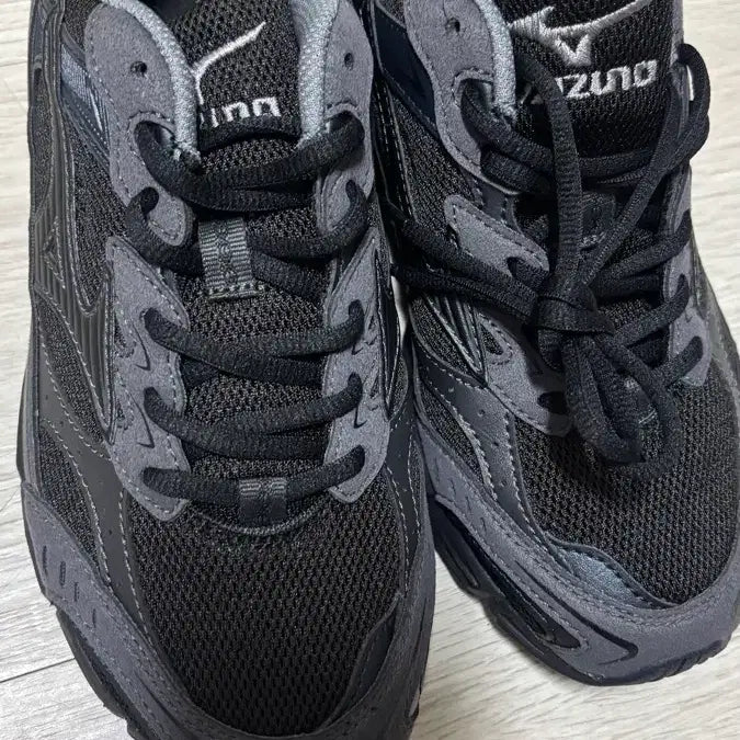 [BUNJANG] Mizuno MXR Black Running Shoes (230) / 미즈노 MXR 블랙 런닝화 230