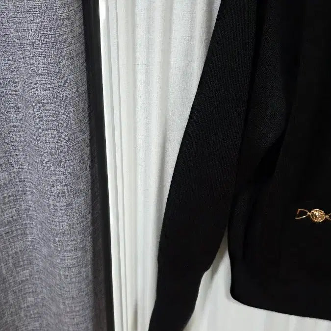 [BUNJANG] Versace 1969 Italian Knit Cardigan (Size 88) / 베르사체1969이탈리아니트가디건(88)