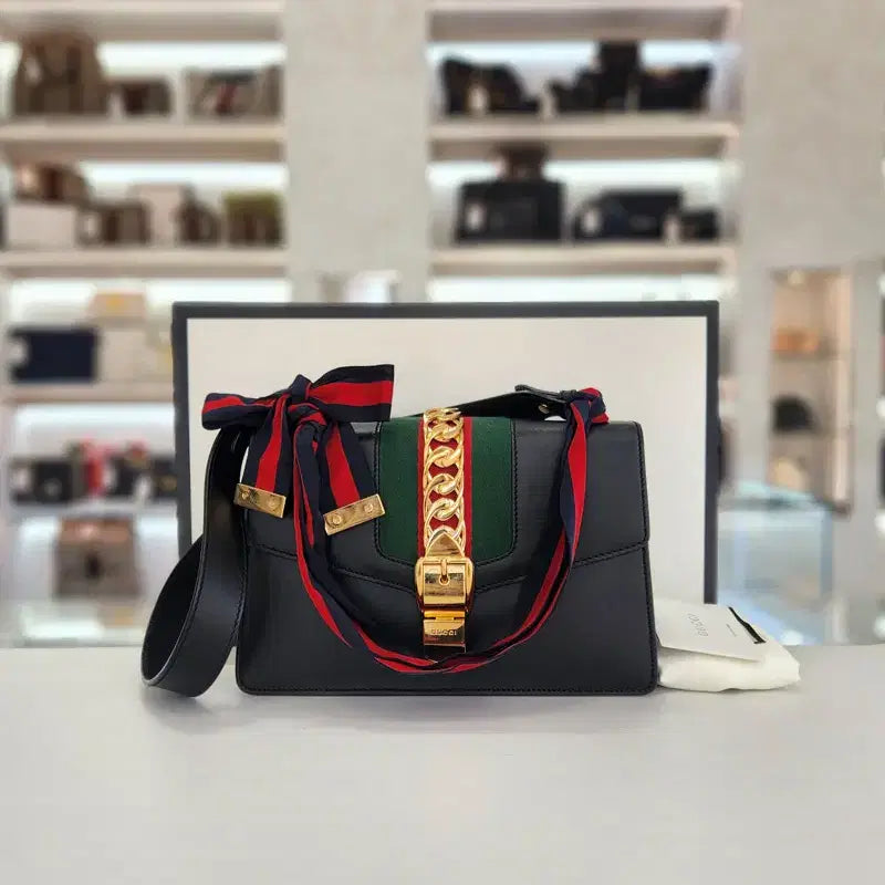 [BUNJANG] Gucci Sylvie Small Shoulder Bag / 구찌 실비 스몰 숄더백 421882
