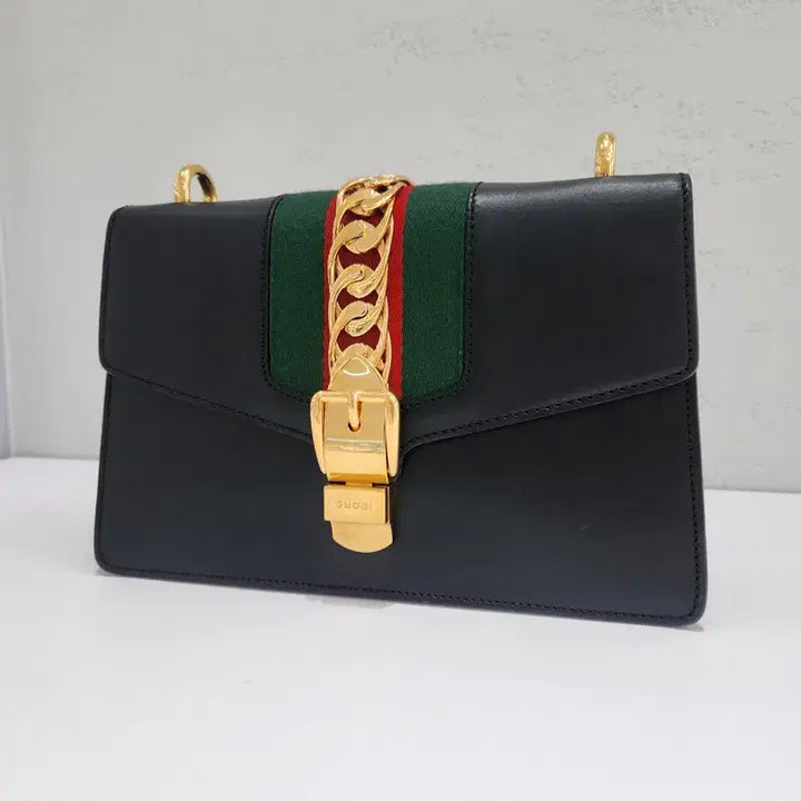 [BUNJANG] Gucci Sylvie Small Shoulder Bag / 구찌 실비 스몰 숄더백 421882