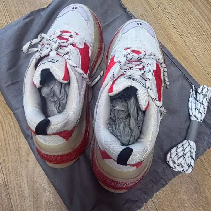 [BUNJANG] Balenciaga Triple S White/Red Sneakers / 발렌시아가 트리플S 화이트/레드 42사이즈