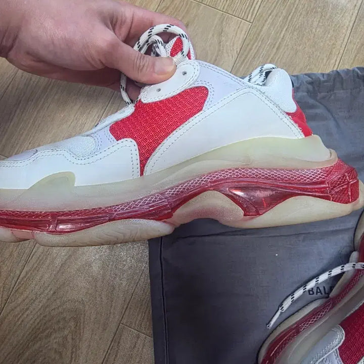 [BUNJANG] Balenciaga Triple S White/Red Sneakers / 발렌시아가 트리플S 화이트/레드 42사이즈